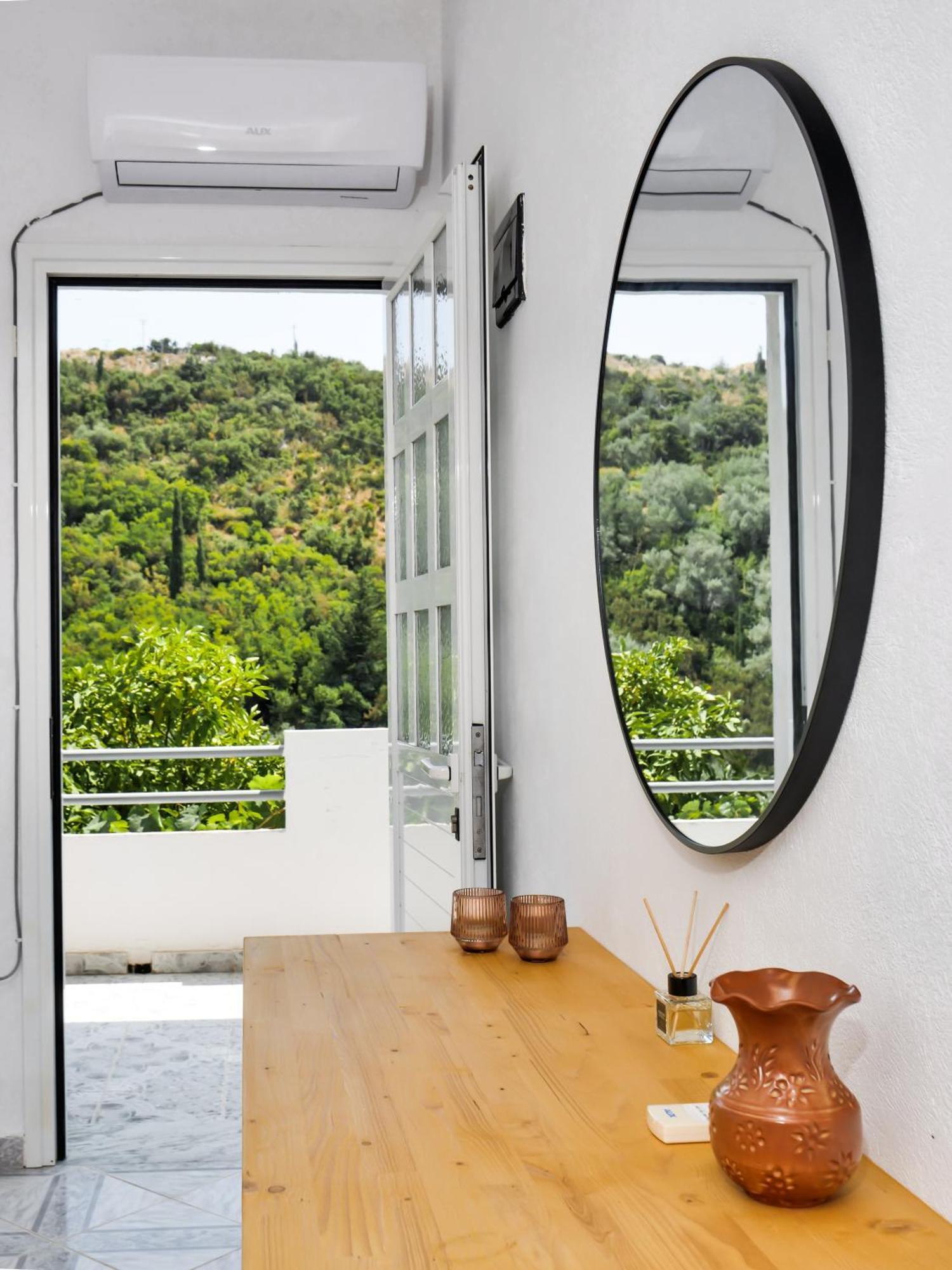 Bodini'S Rooms Himare Exterior photo