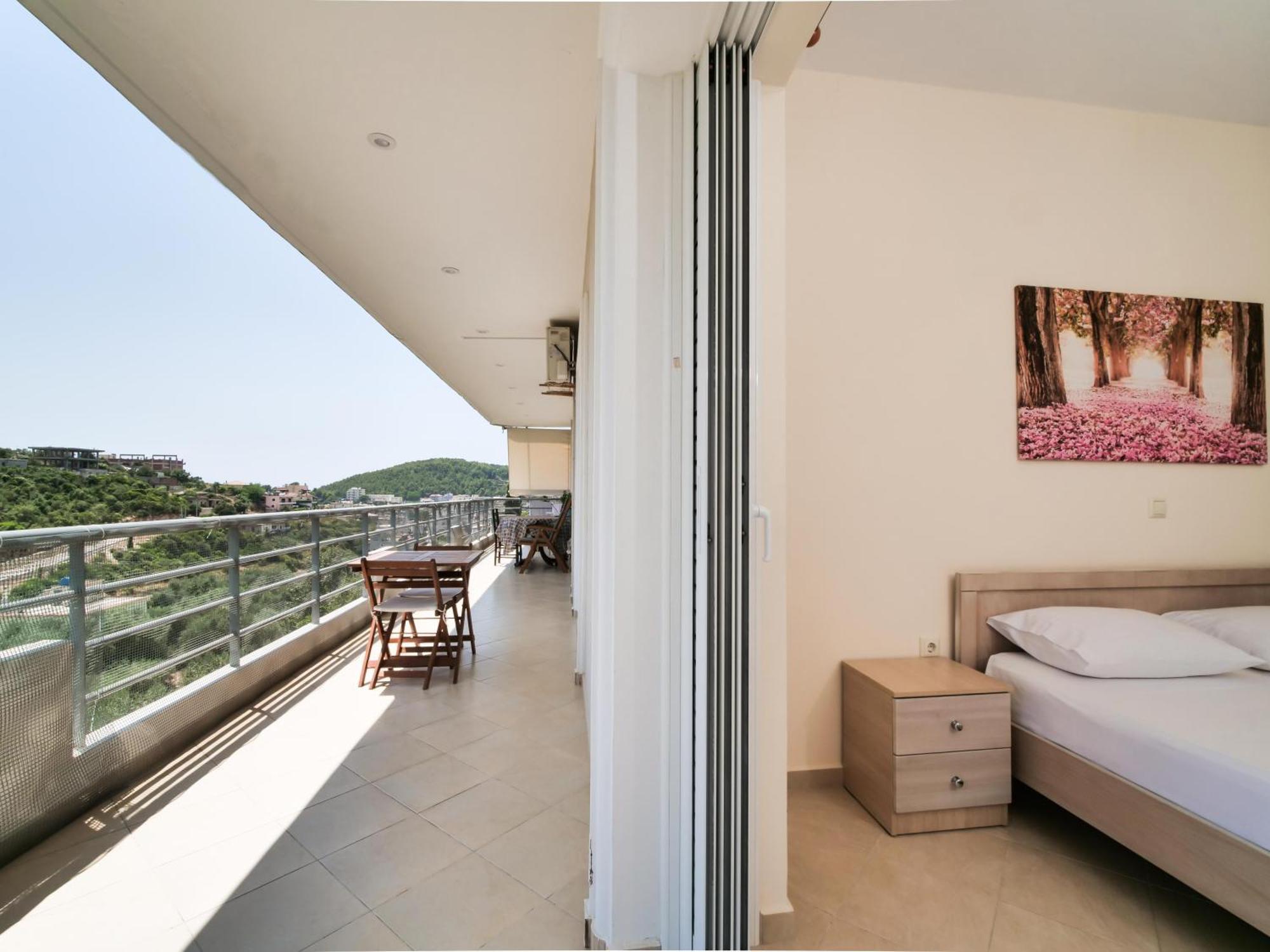 Bodini'S Rooms Himare Exterior photo